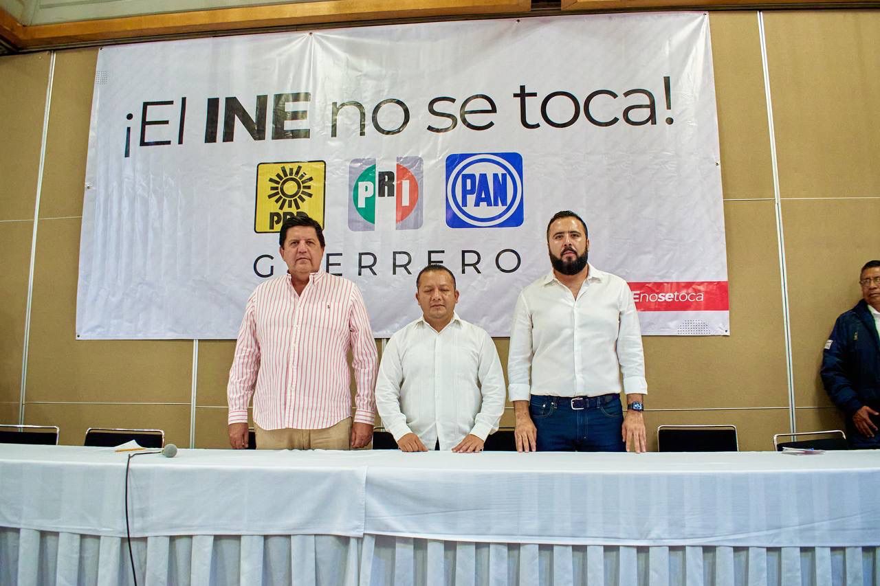 Acuden dirigencias estatales del PRD, PRI Y PAN a la movilización en defensa del INE en CDMX