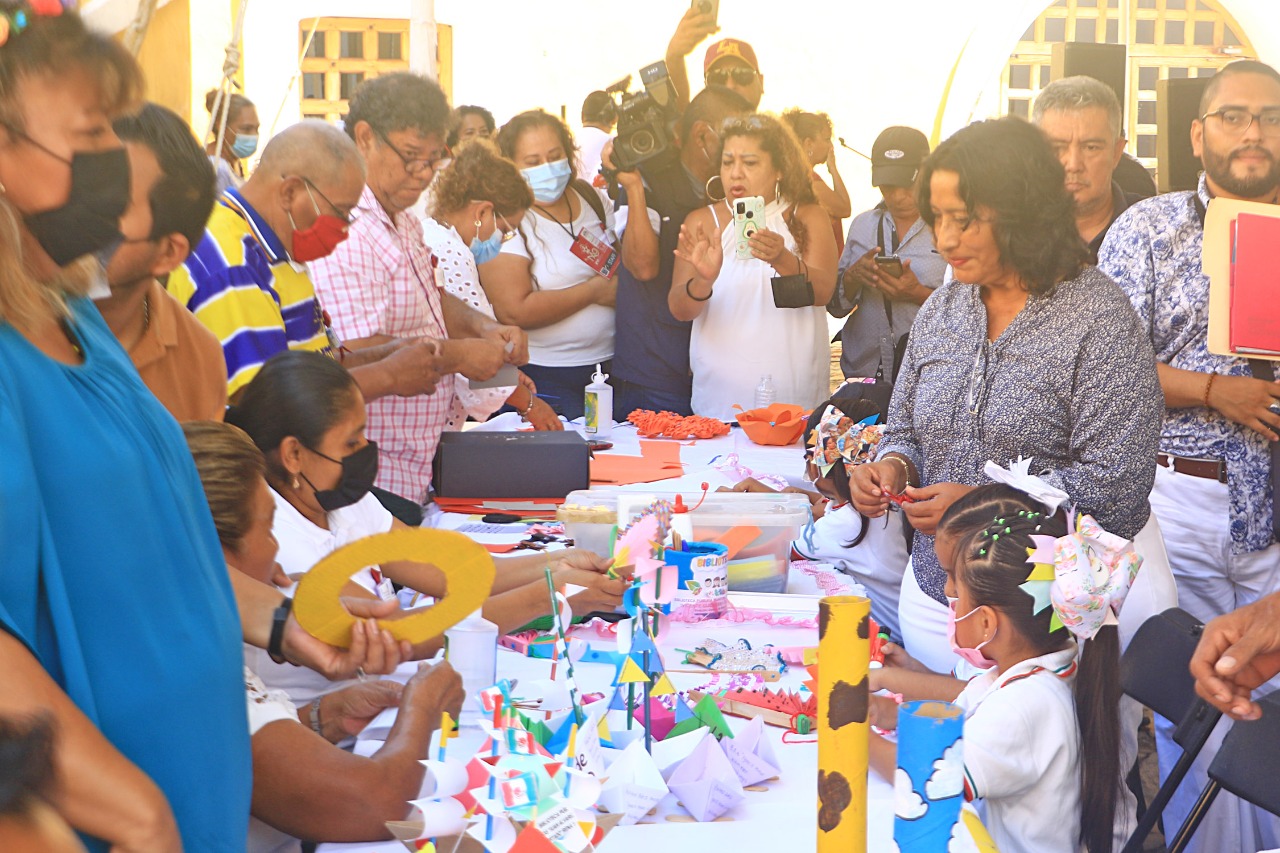 Inaugura Abelina López primera edición de La Nao Acapulco para niños