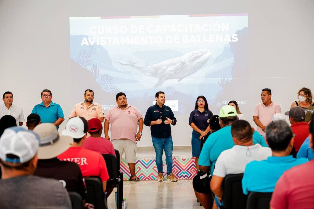 Inauguran en Zihuatanejo curso-taller sobre avistamiento de ballenas