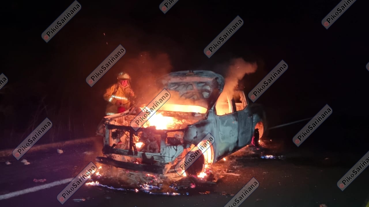 Se enfrentan normalistas y policías; reportan tres elementos heridos