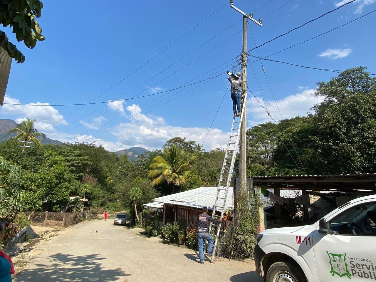 Instala Zihuatanejo más de 400 luminarias led en comunidades serranas