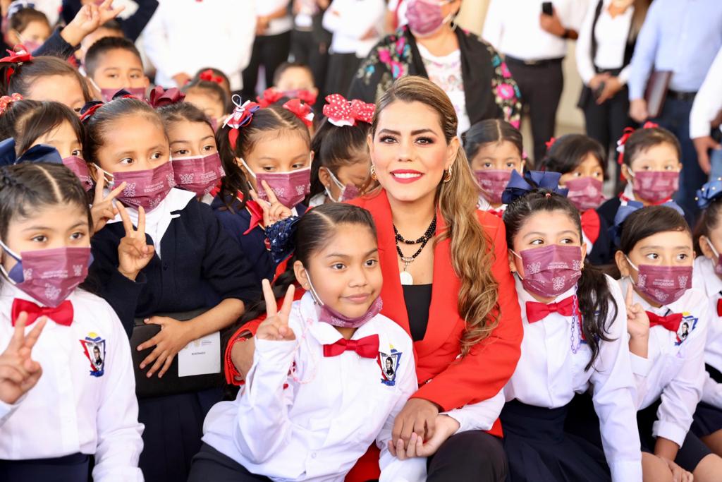 Inicia Evelyn Salgado entrega de más de 600 mil uniformes escolares para estudiantes en Guerrero