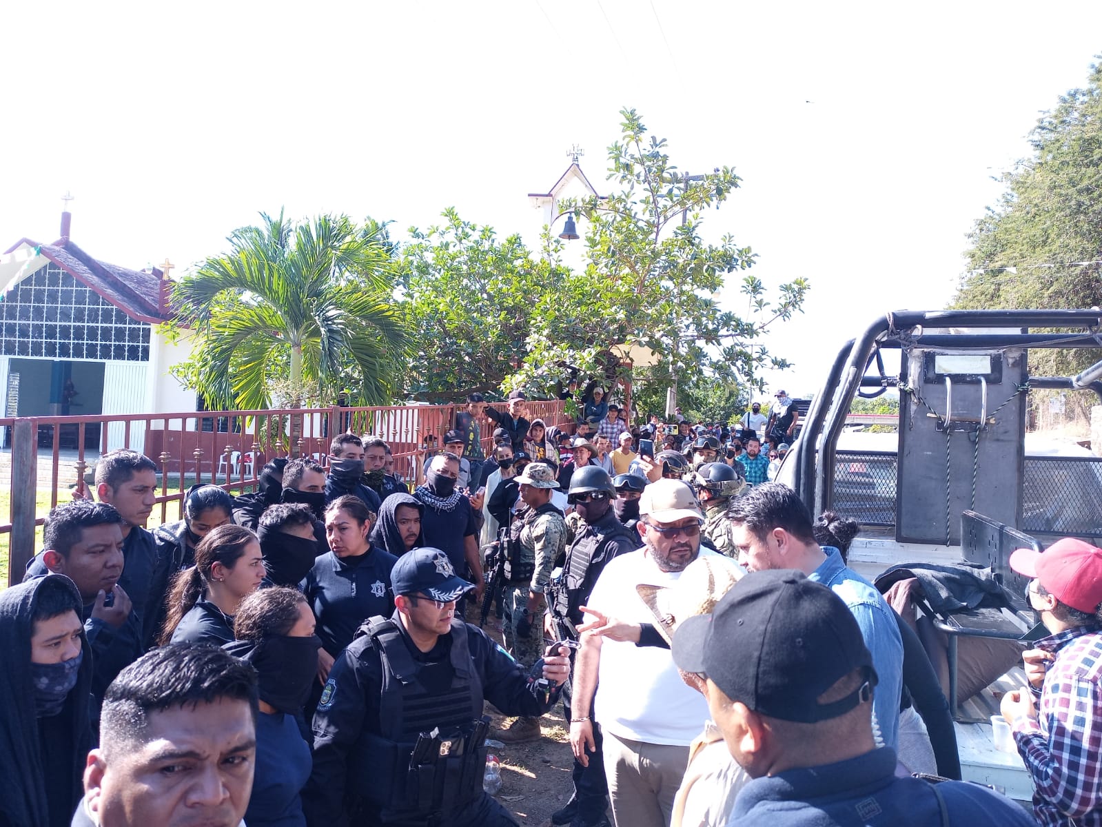 Logran secretarios liberación de policias en Costa Grande