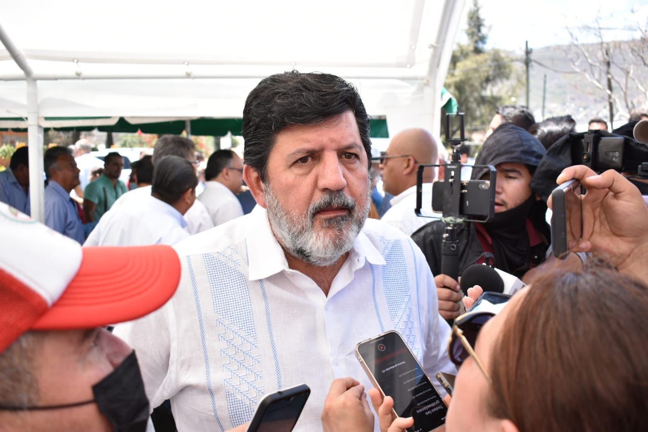 Celebra Alejandro Bravo suspensión del «plan b» electoral