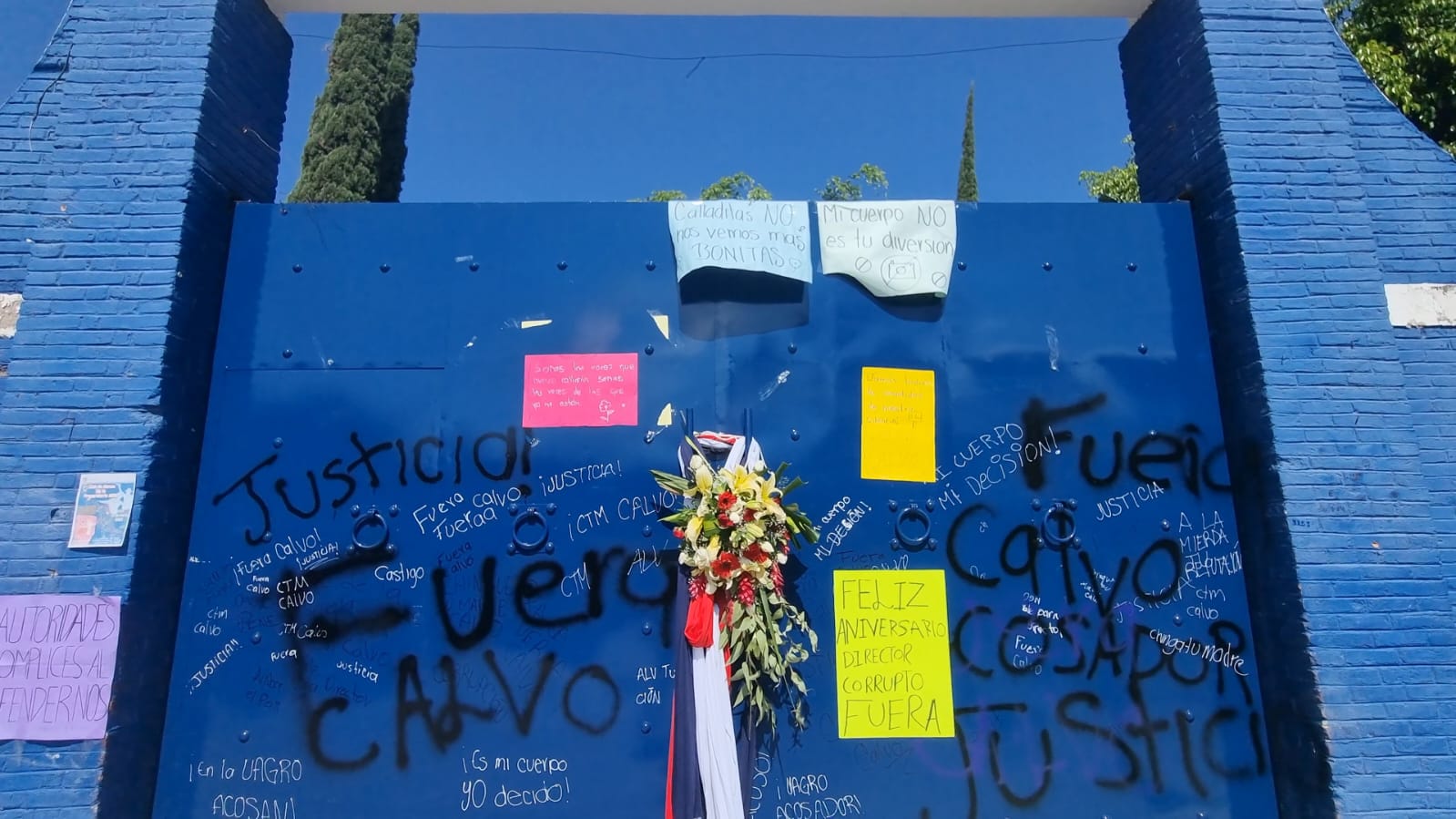 Alumnas de preparatoria de la UAGro exigen al rector investigue y sancione cámaras ocultas en baños
