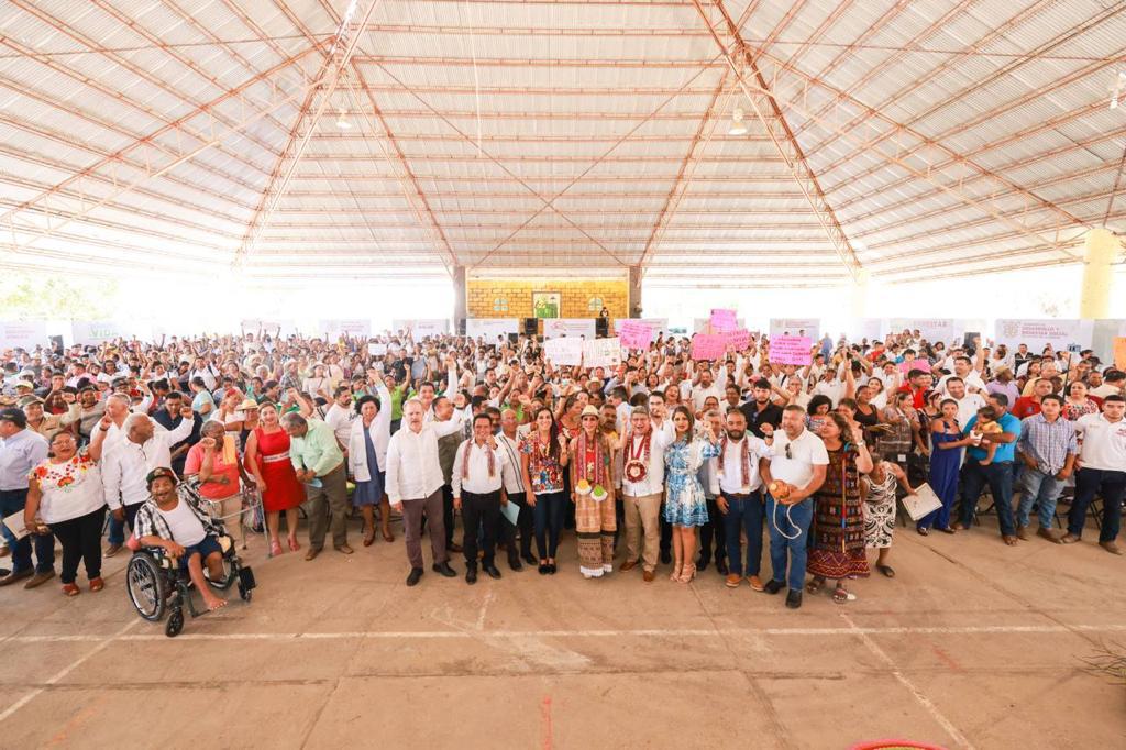 Lleva Evelyn Salgado programas y apoyos directos a habitantes de Cuajinicuilapa