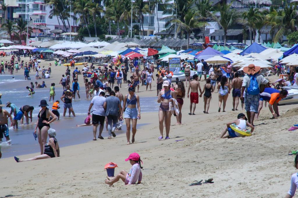 Guerrero recibe a miles de turistas en el segundo fin de semana largo del año
