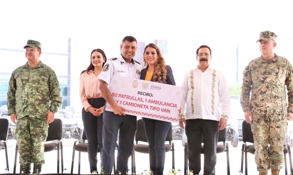 Entrega Evelyn Salgado casi 200 mdp en equipo y vehículos para seguridad