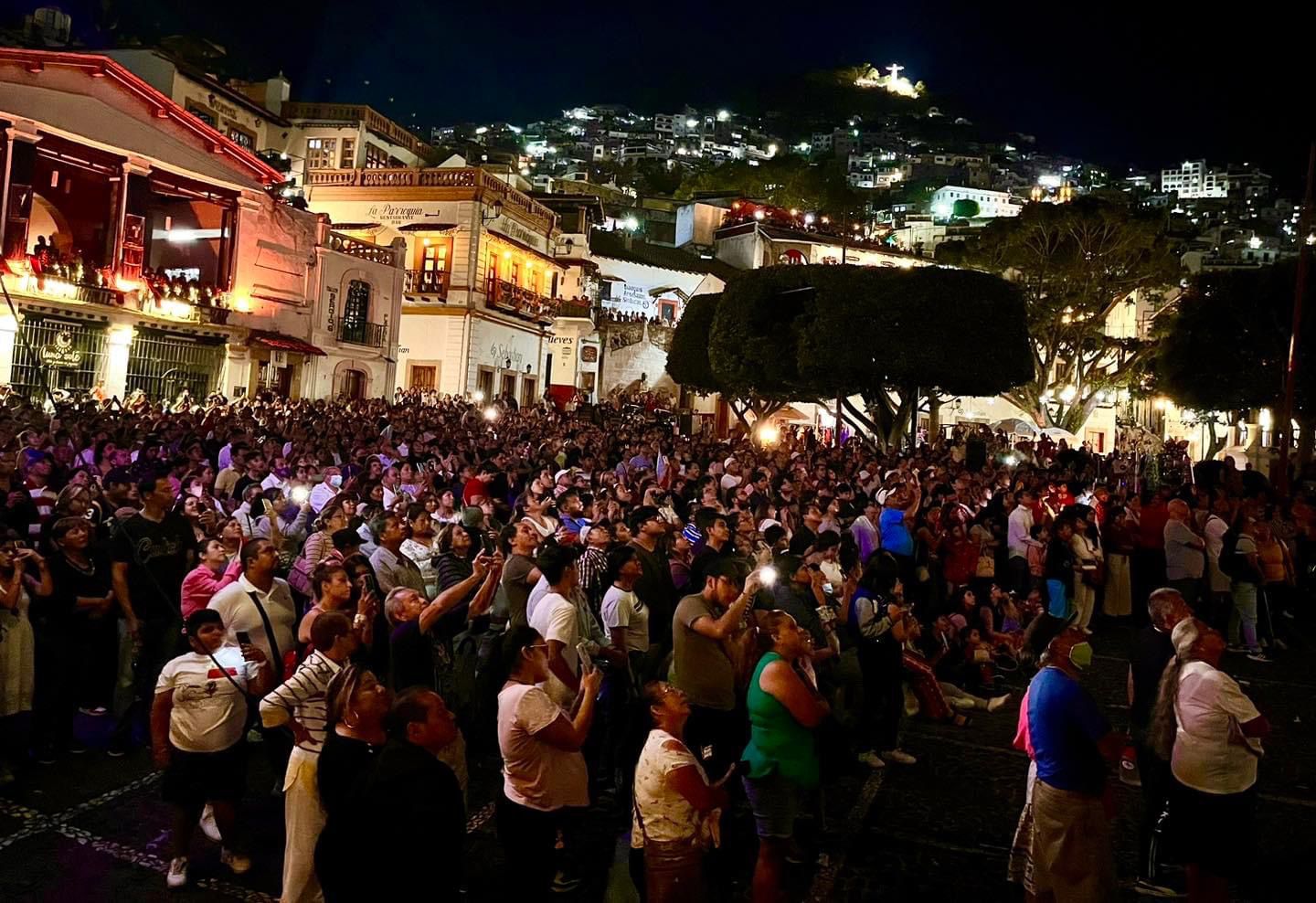 ¡Brilla Taxco con video mapping sobre Santa Prisca!