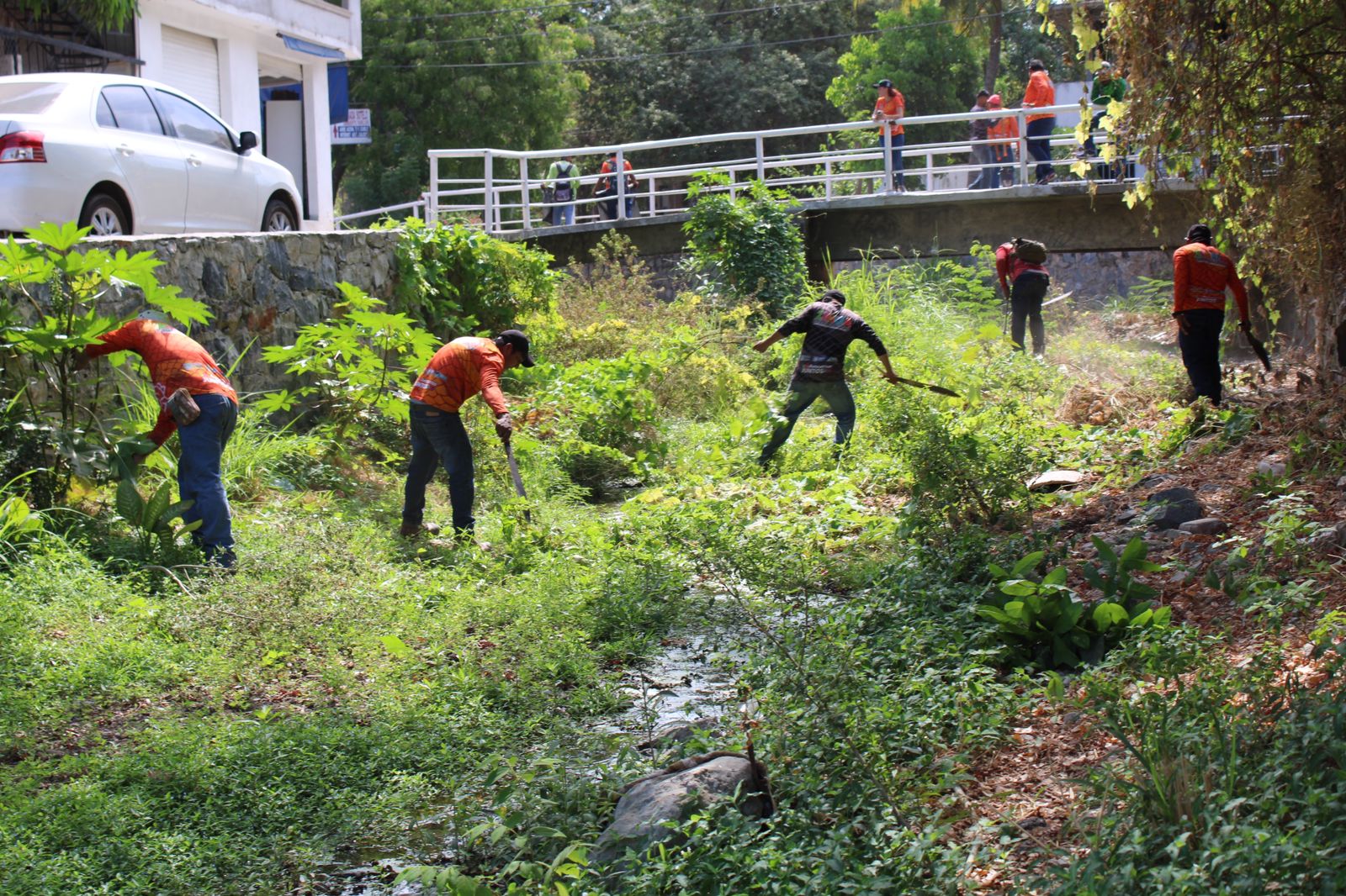 Intensifican en Zihuatanejo limpieza de canales y barrancas