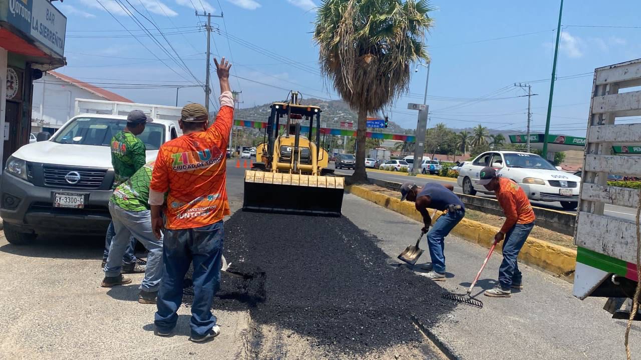 Va Zihuatanejo contra los baches en las principales vialidades