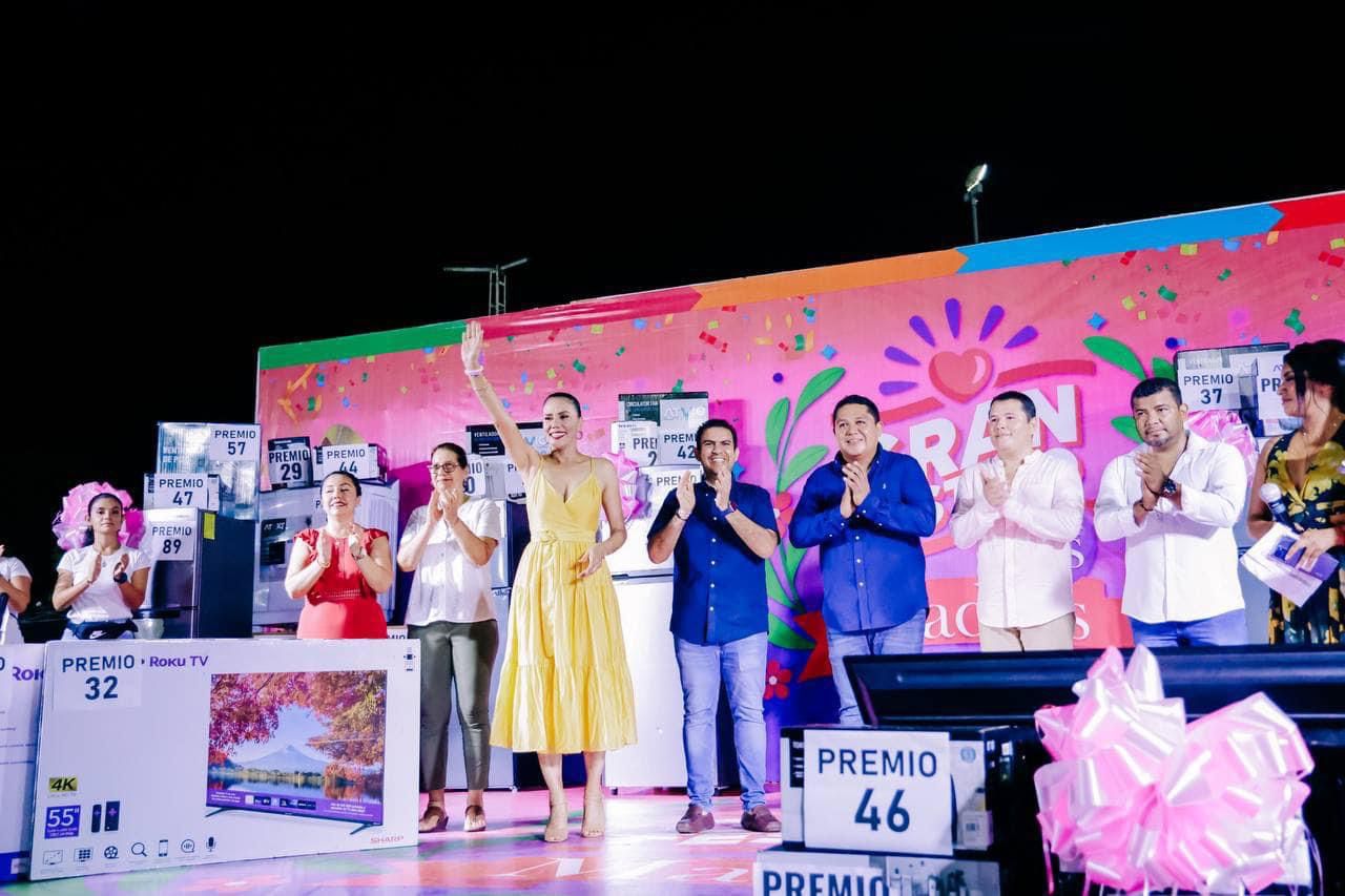 Celebra Zihuatanejo a más de 8 mil mamás