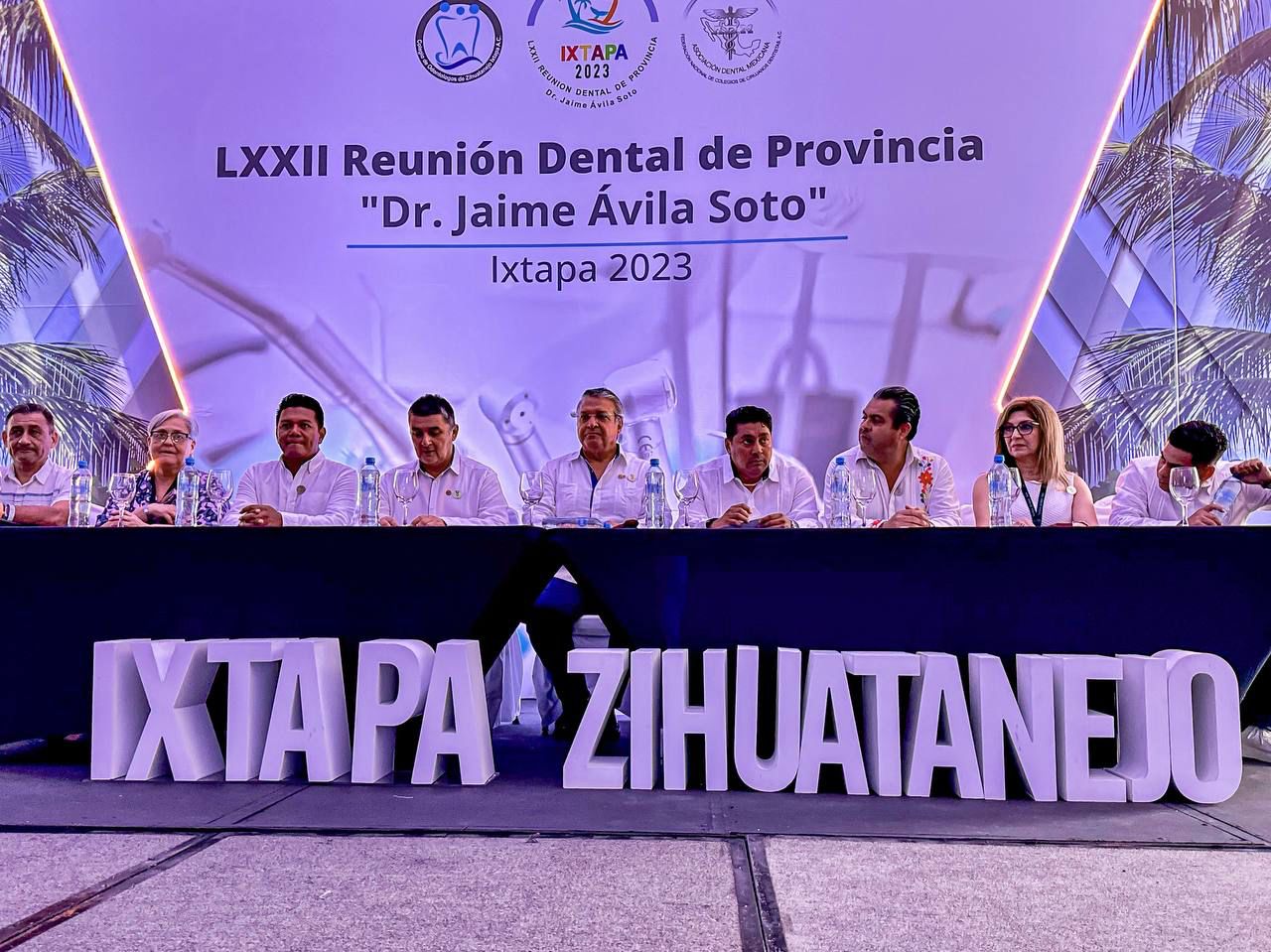 Recibe Zihuatanejo a cientos de odontólogos en reunión nacional