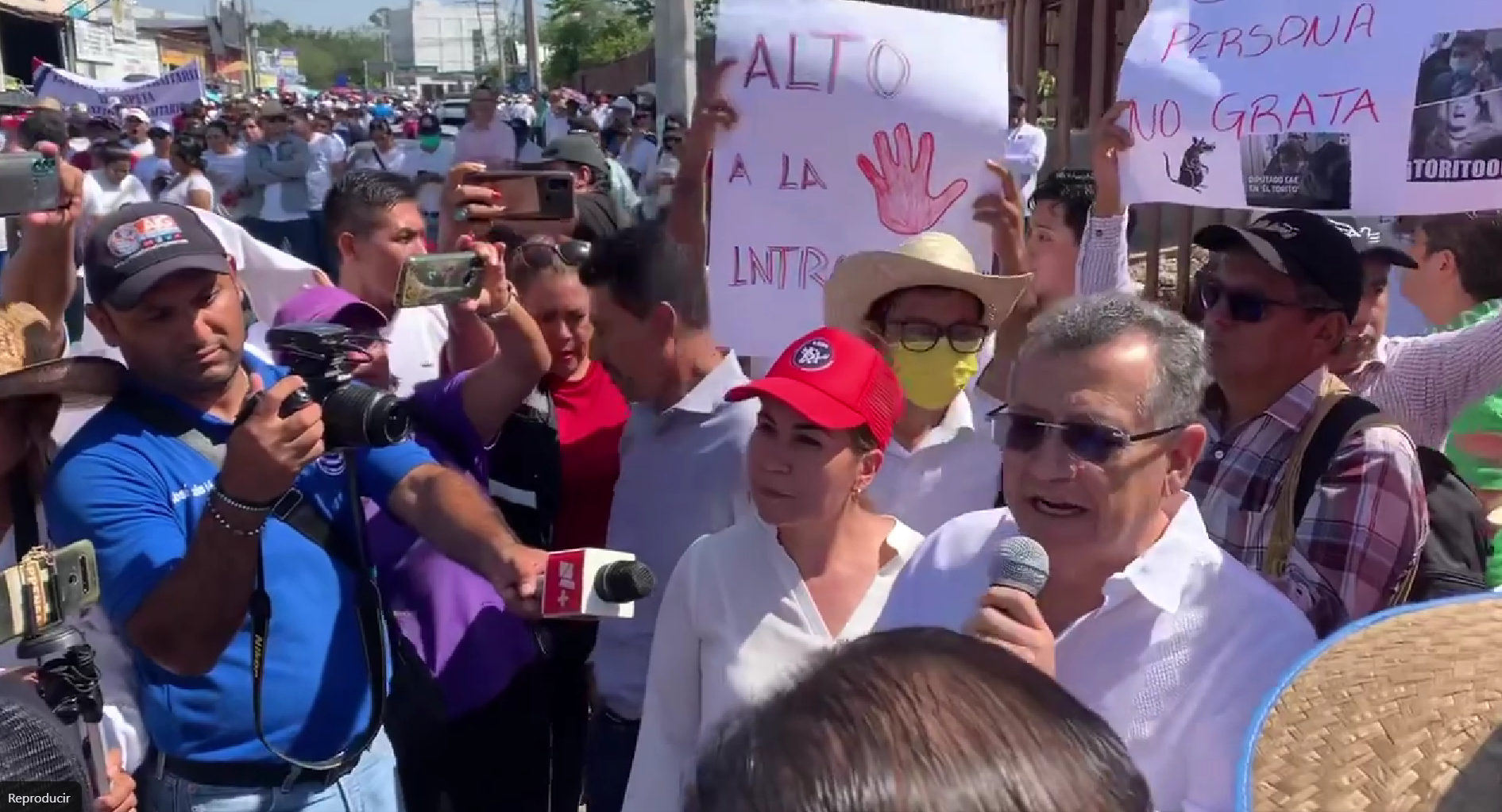 Marchan 5 mil universitarios en defensa de la autonomía de la UAGro