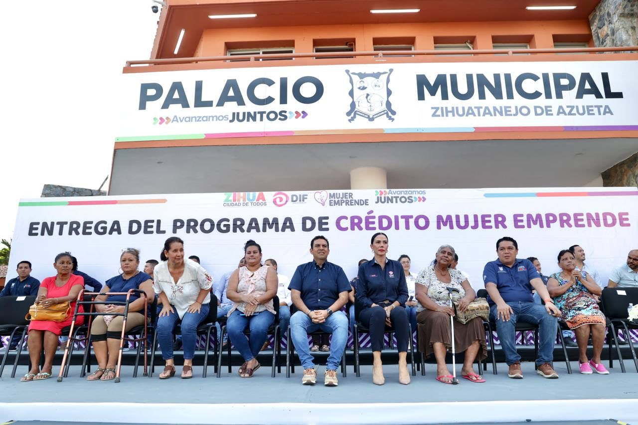 Entregan en Zihuatanejo 300 apoyos del programa «Mujer Emprende»
