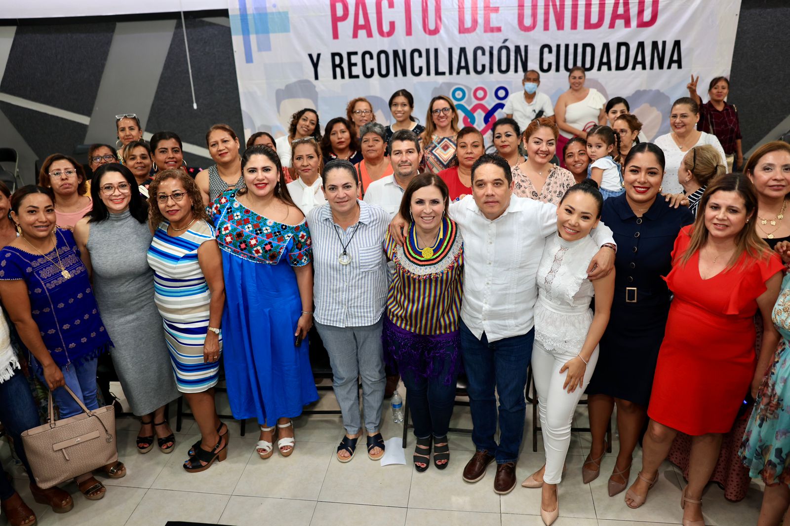 Se reúne Rosario Robles con mujeres líderes en foro promovido por Evodio Velázquez