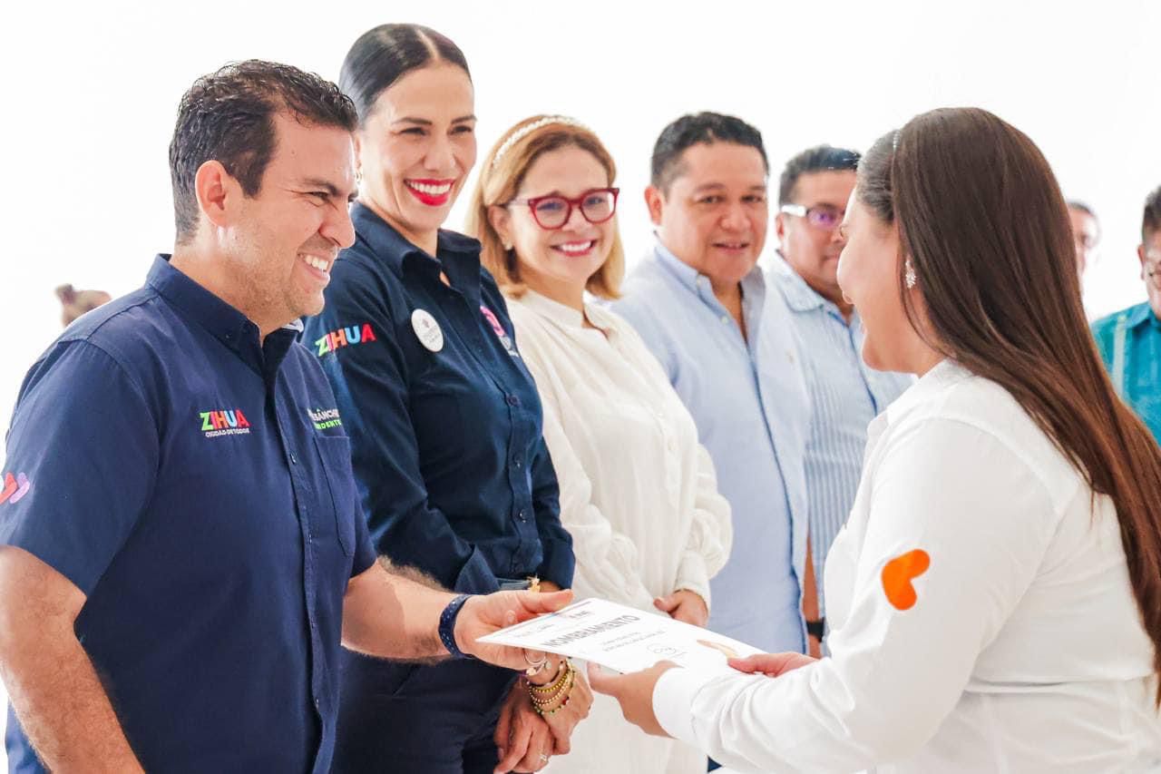 Instalan Jorge Sánchez y representantes del INE Cabildo Juvenil 2023 en Zihuatanejo