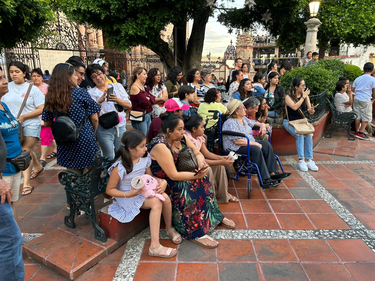 Llenan miles de turistas locales y extranjeros Taxco
