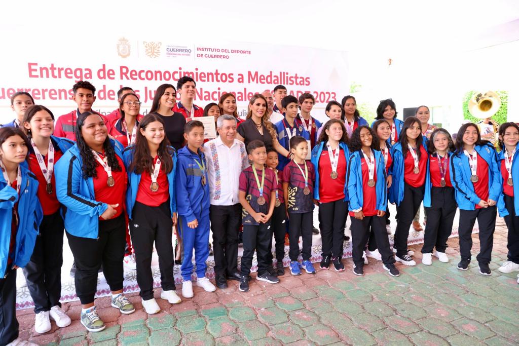Entrega Evelyn Salgado reconocimiento a medallistas de los Juegos Nacionales CONADE