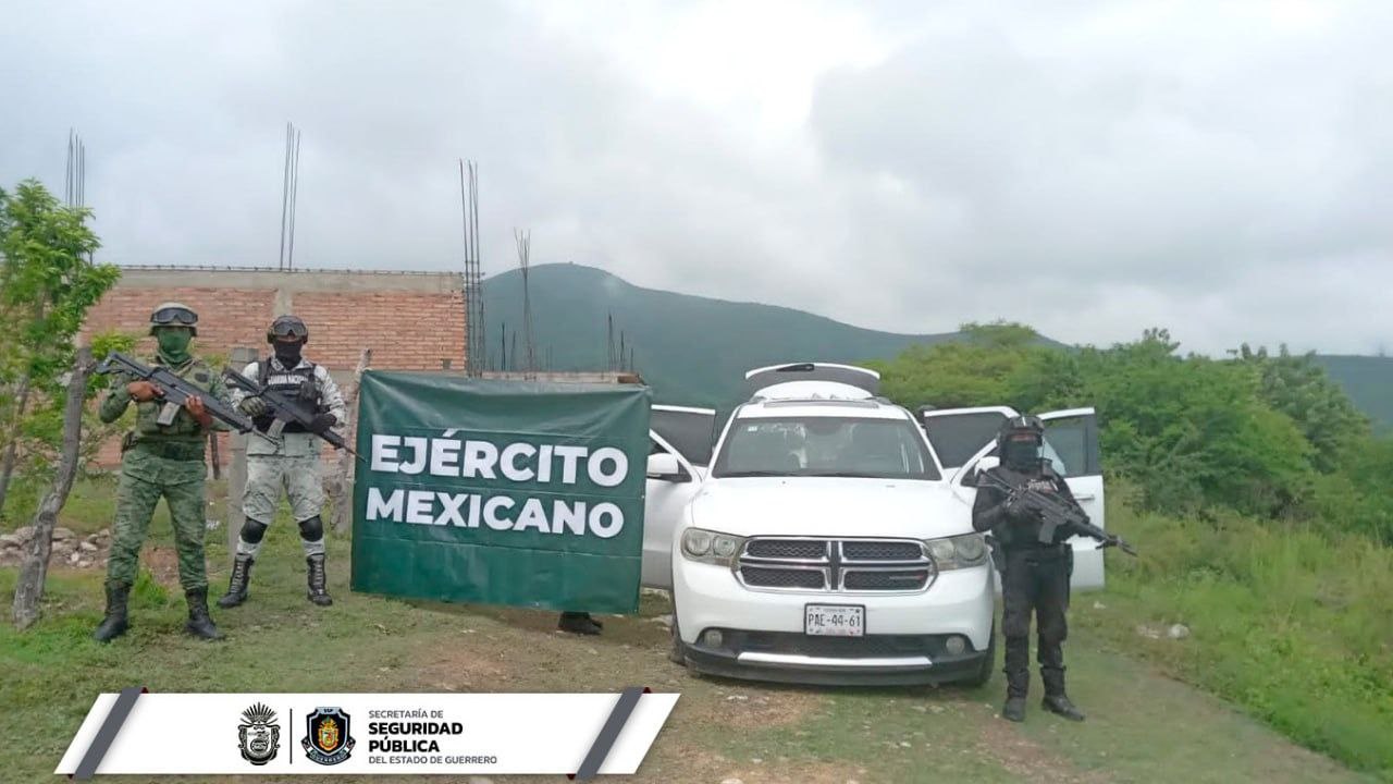 Liberan a dos personas, aseguran armas y vehículos blindados en Chichihualco