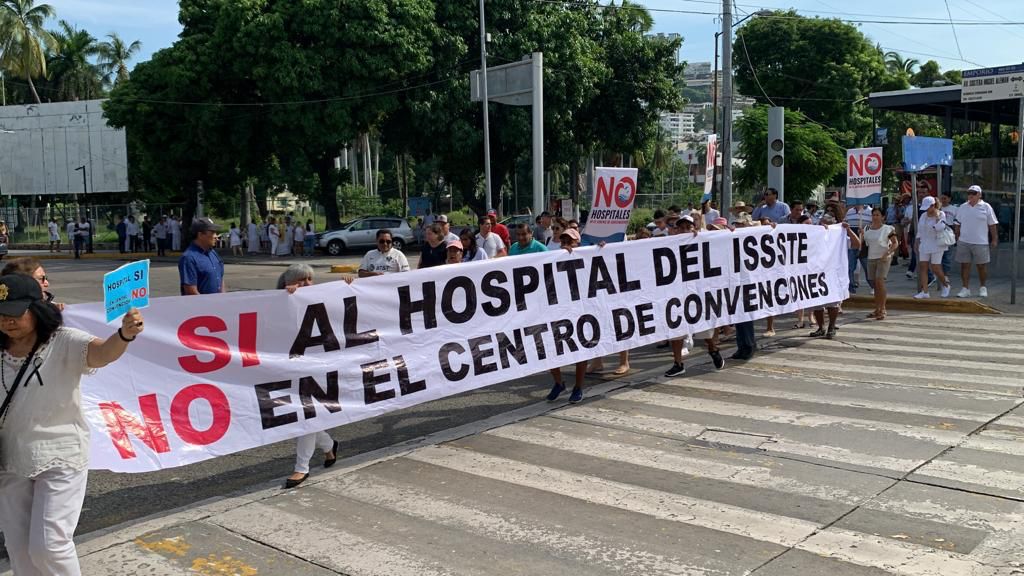 Sí al Hospital del ISSSTE, pero no en el CIA, piden acapulqueños a AMLO