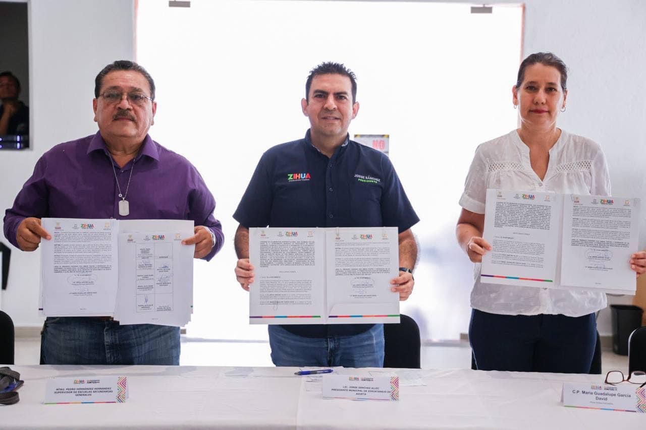 Firma Zihuatanejo convenio para más beneficios a maestros que financia el municipio