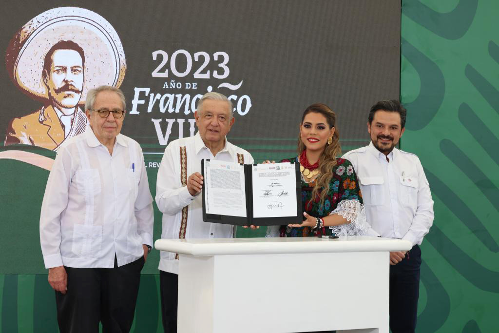 Reconoce AMLO a Evelyn Salgado por programas sociales, manejo presupuestal y reducción de pobreza