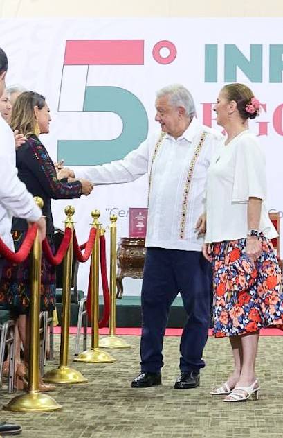 Acude Evelyn Salgado a 5to Informe del presidente López Obrador y reconoce avances de la 4T