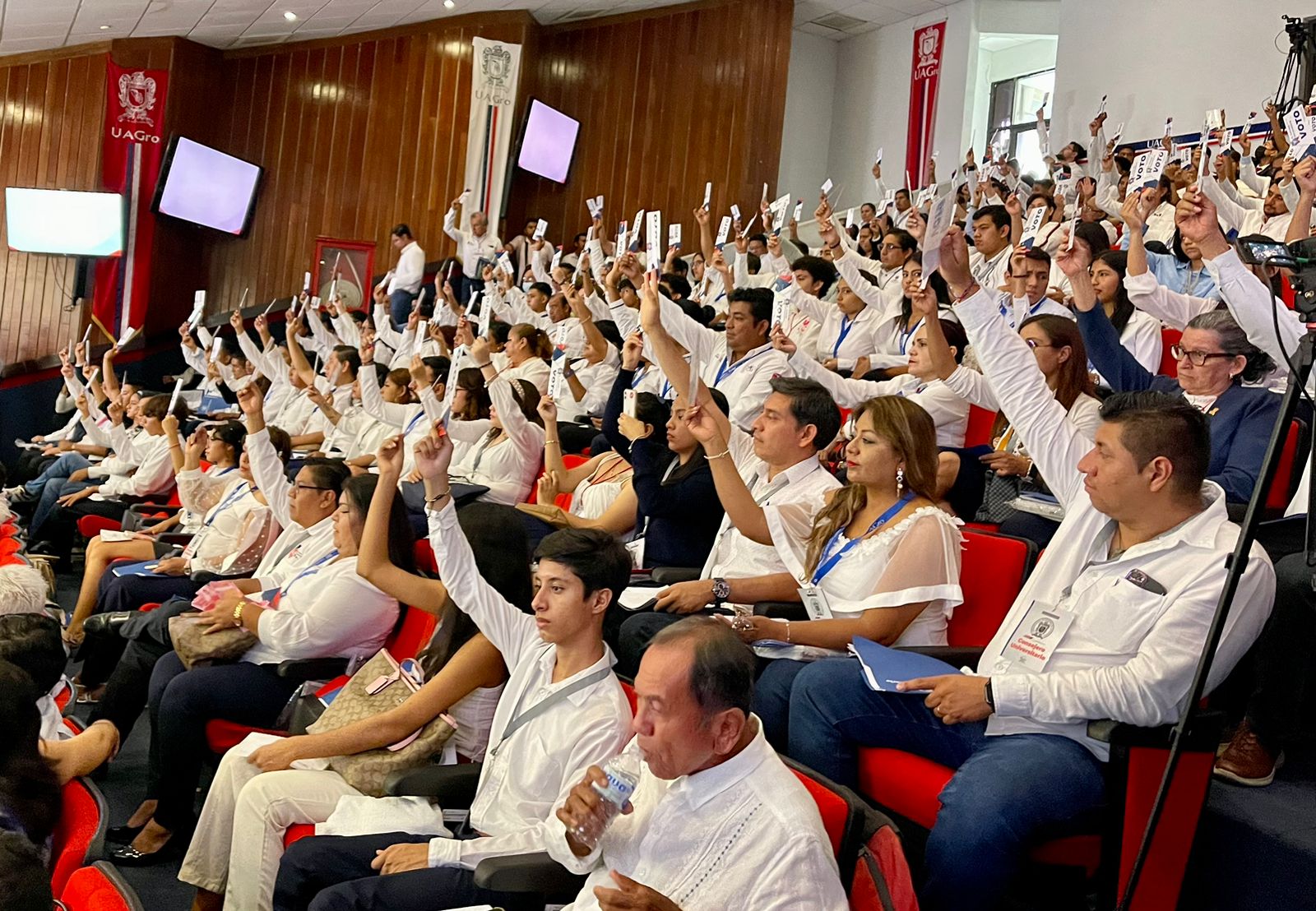 Entra UAGro en austeridad: elimina 18 dependencias