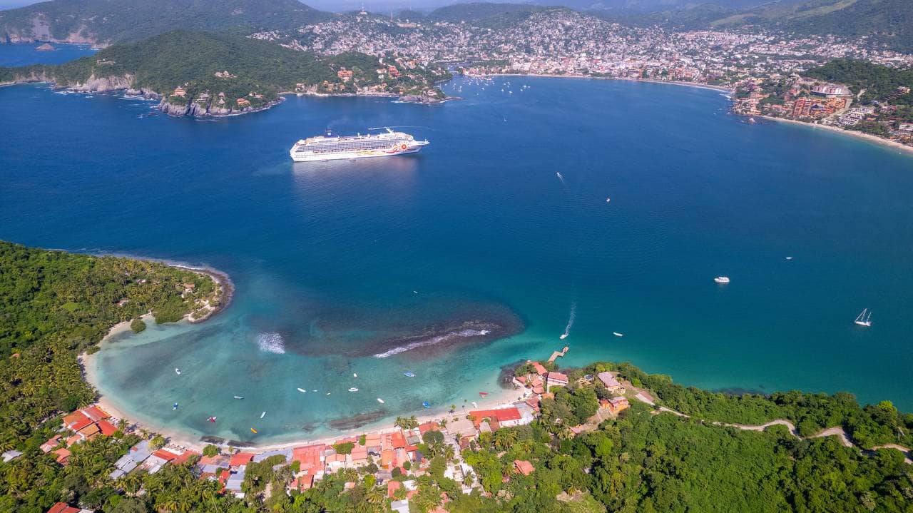 Llegan a Zihuatanejo casi 2 mil visitantes abordo del crucero Norwegian Sun