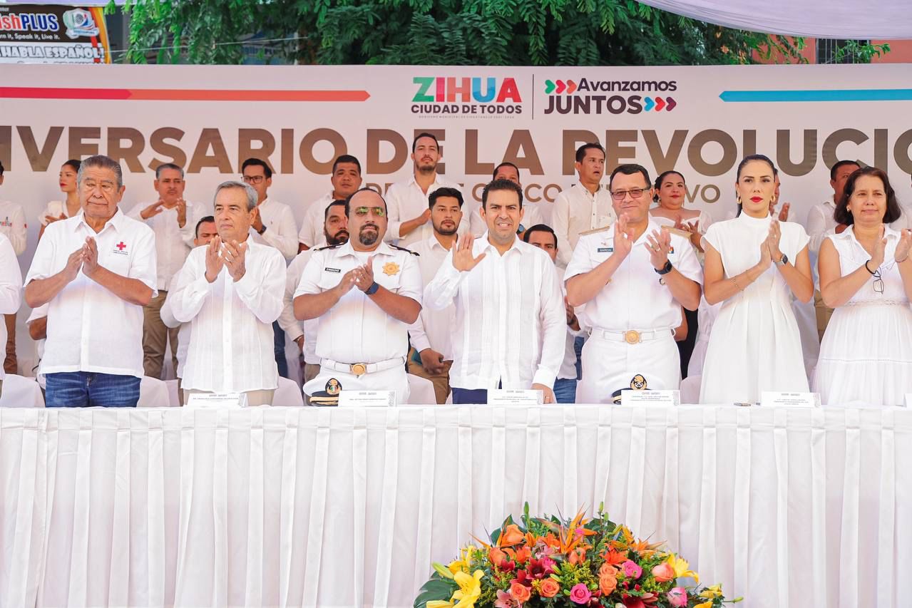 Participan más de 5 mil personas en desfile cívico – deportivo en Zihuatanejo