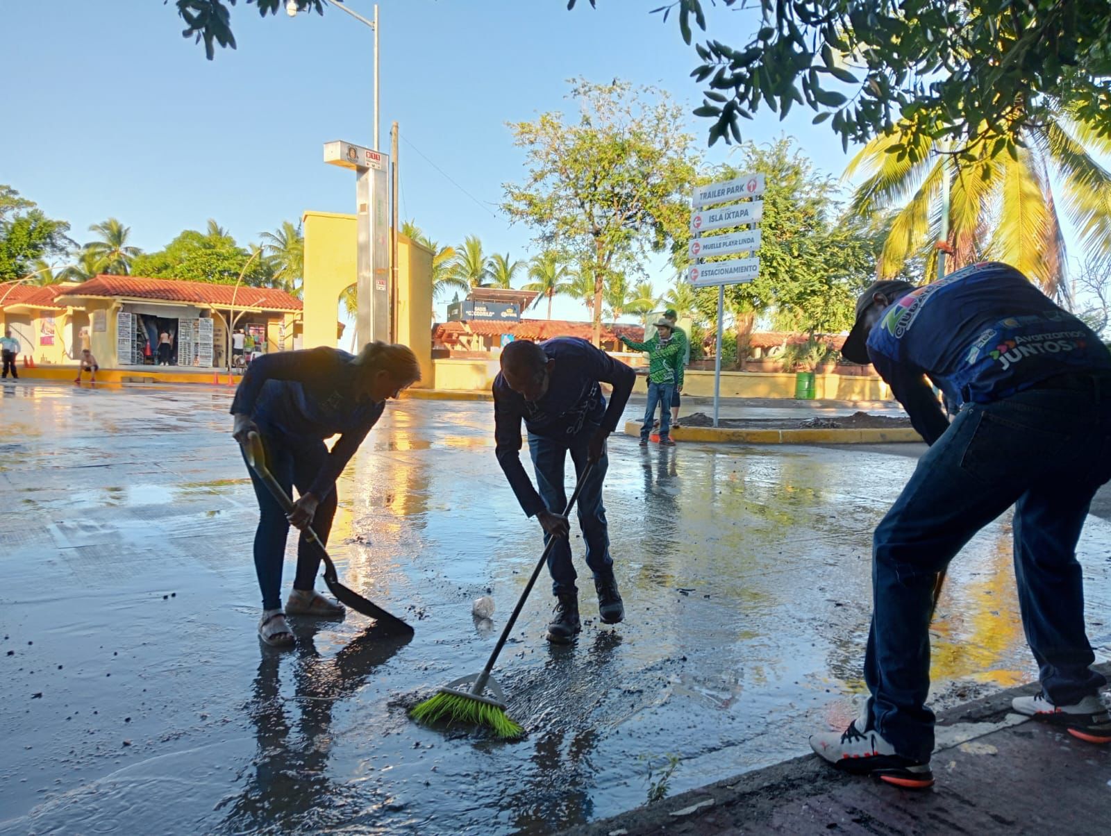 Intensifican limpieza en Zihuatanejo ante inicio de temporada vacacional