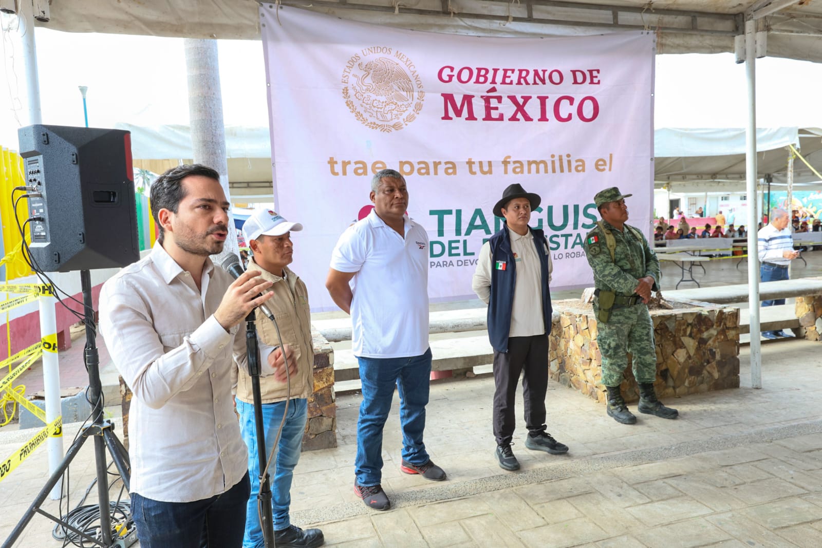 Llevan «Tianguis del Bienestar» a afectados por Otis en Acapulco