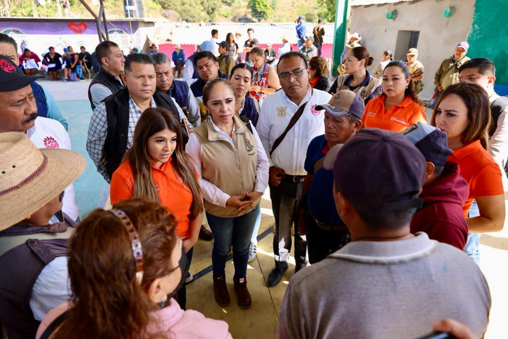 Impiden en Ayahualtempa que Gobierno de estatal atienda a niños que fueron exhibidos con armas