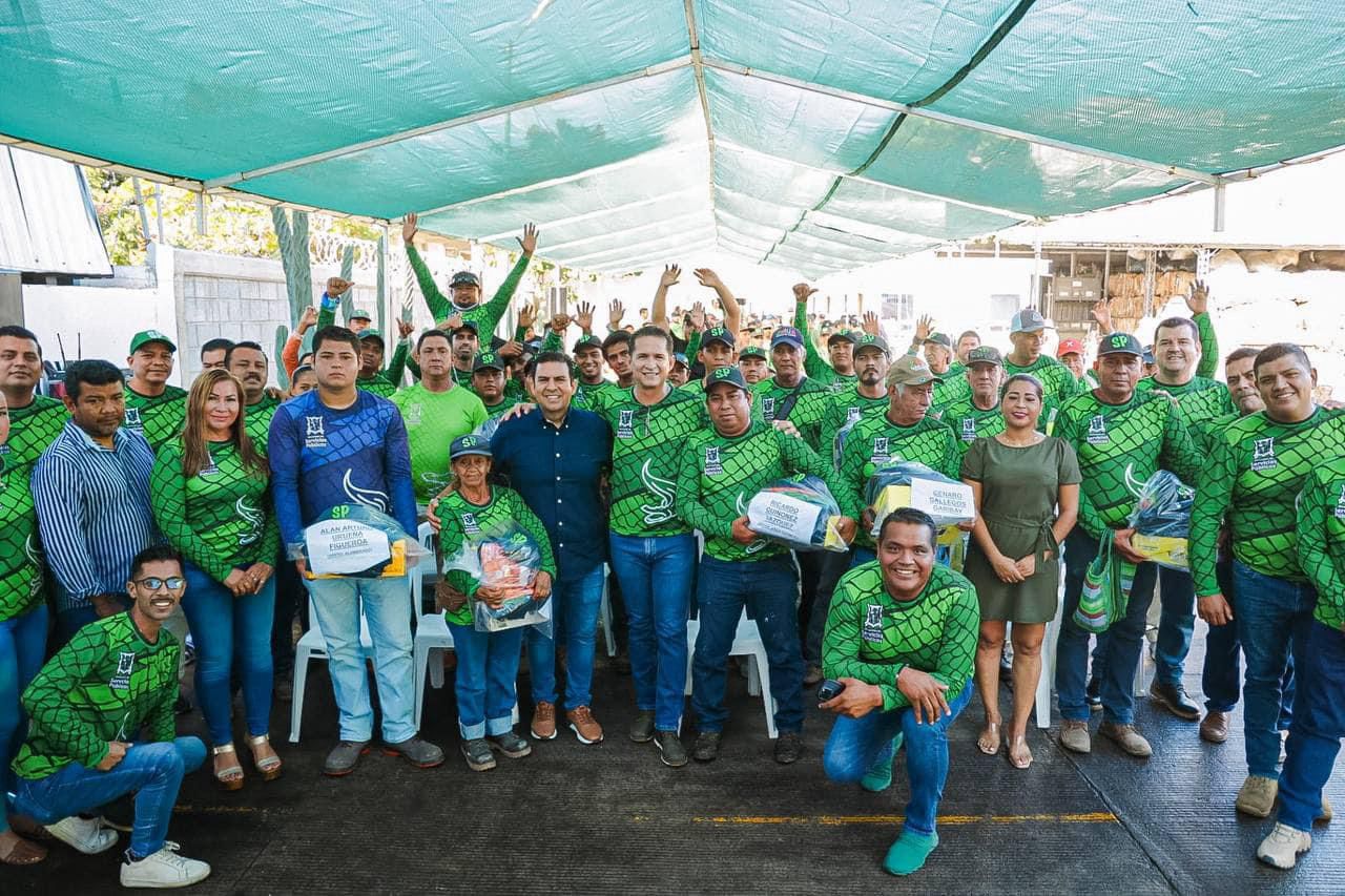 Reconoce alcalde de Zihuatanejo a personal de Servicios Públicos por alumbrado y limpieza