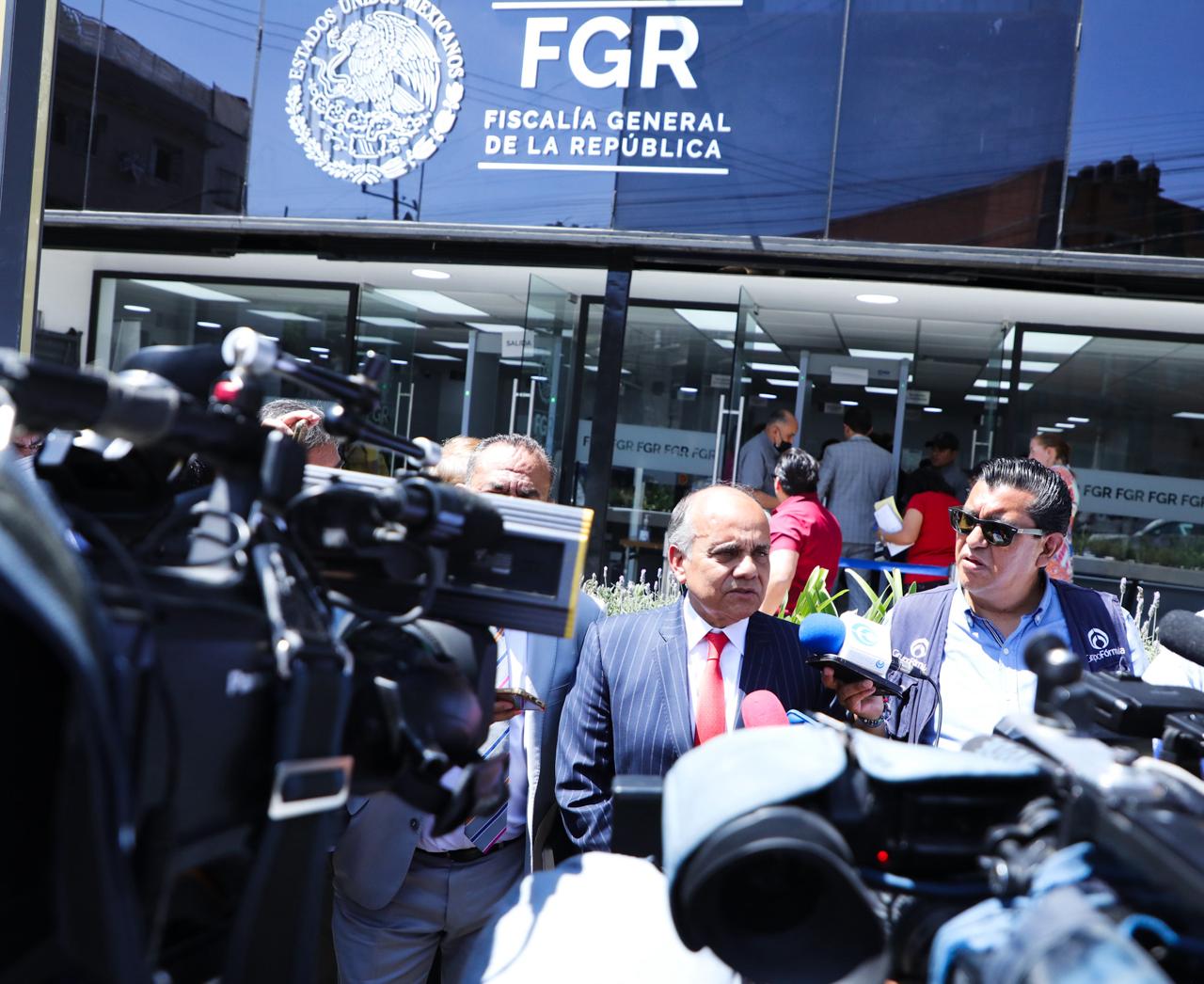 Presenta Añorve ante la FGR denuncia contra Maynez, Dante y Mario por «spot negro»