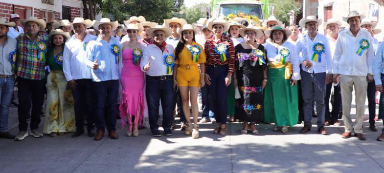 Acude Manuel Añorve como invitado especial a la Feria del Mango en Ajuchitlán, en Tierra Caliente