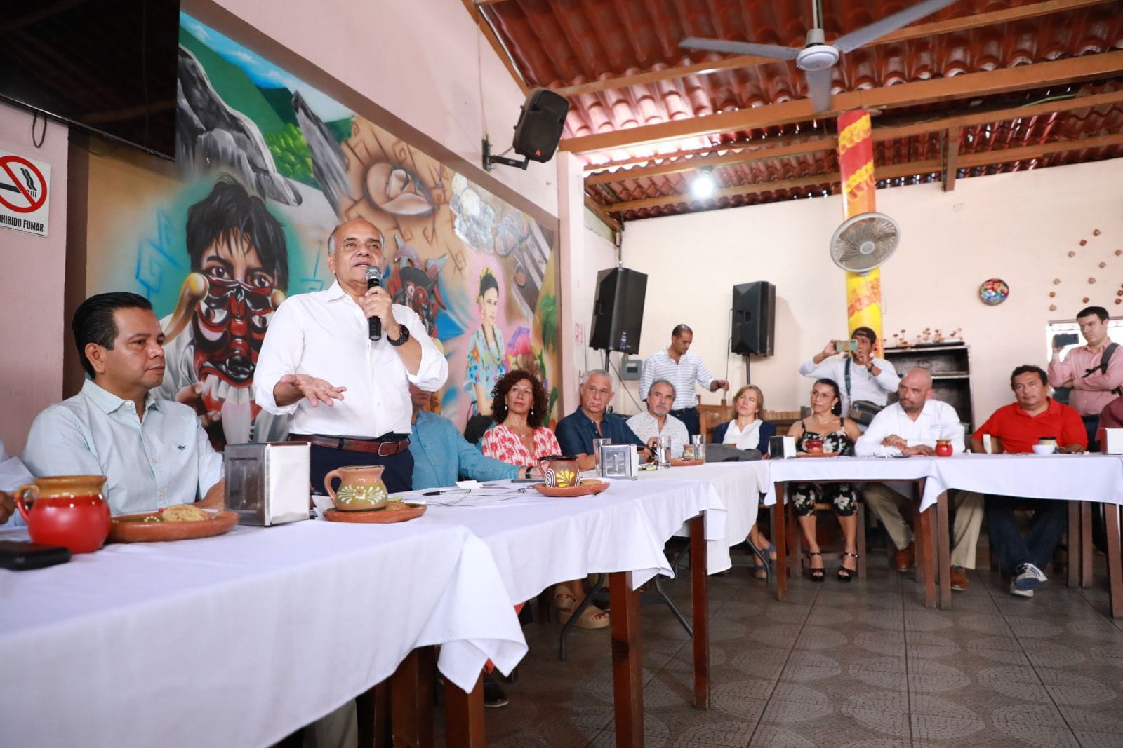 Necesitamos relanzar económicamente a Acapulco, plantea Añorve ante empresarios