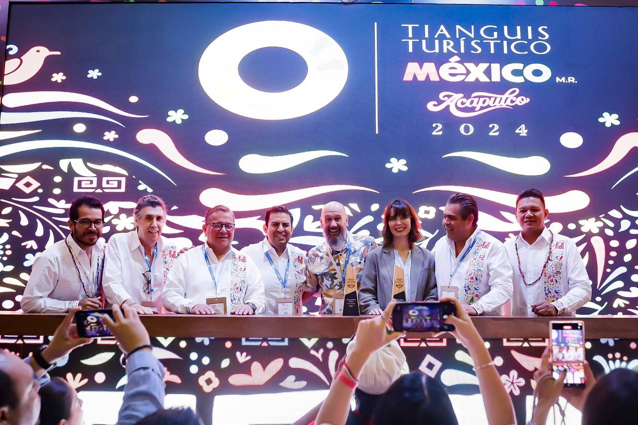 Recibe Zihuatanejo más reconocimientos en el Tianguis Turístico