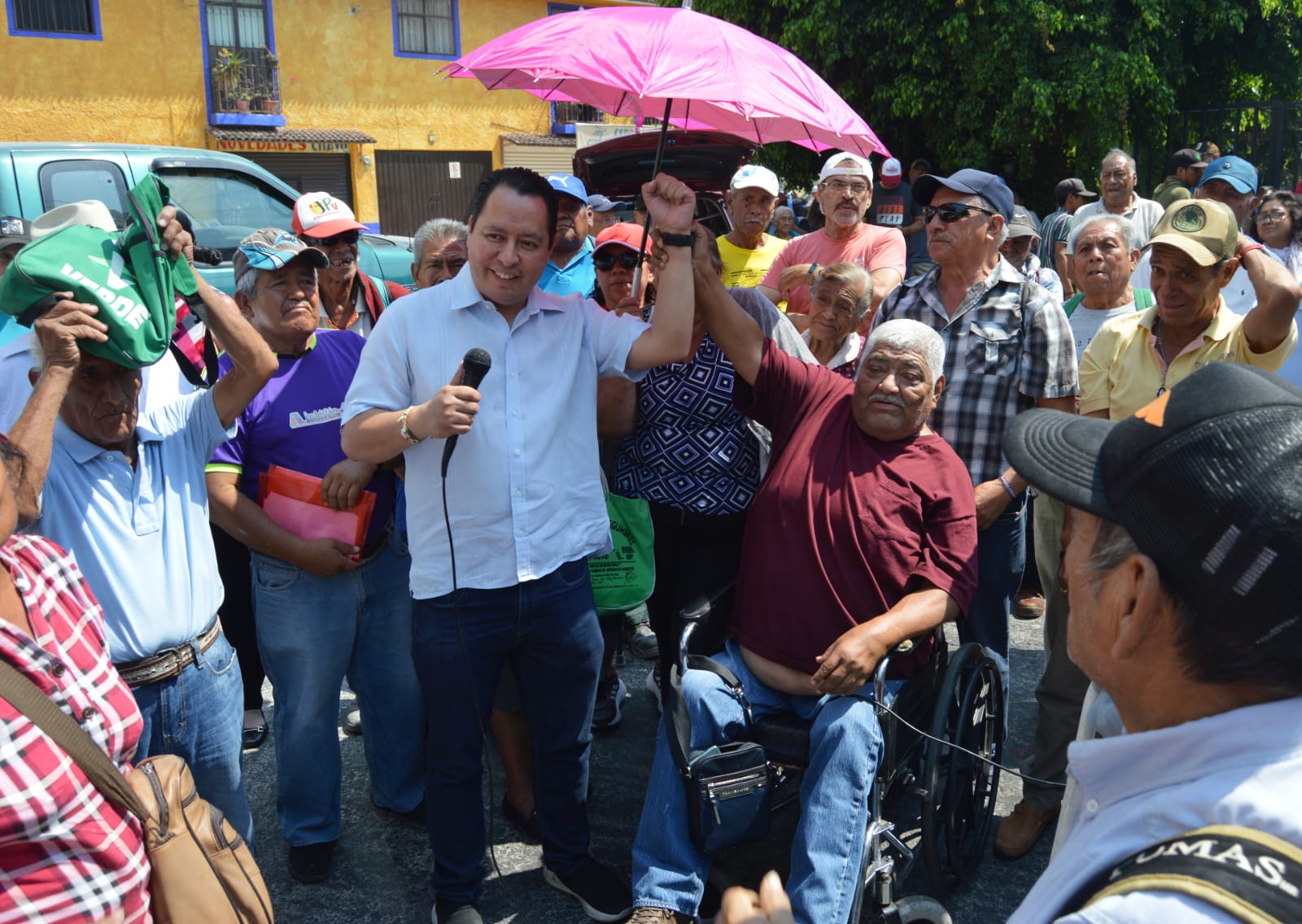 Se suman adultos mayores de Chilpancingo a Jorge Salgado