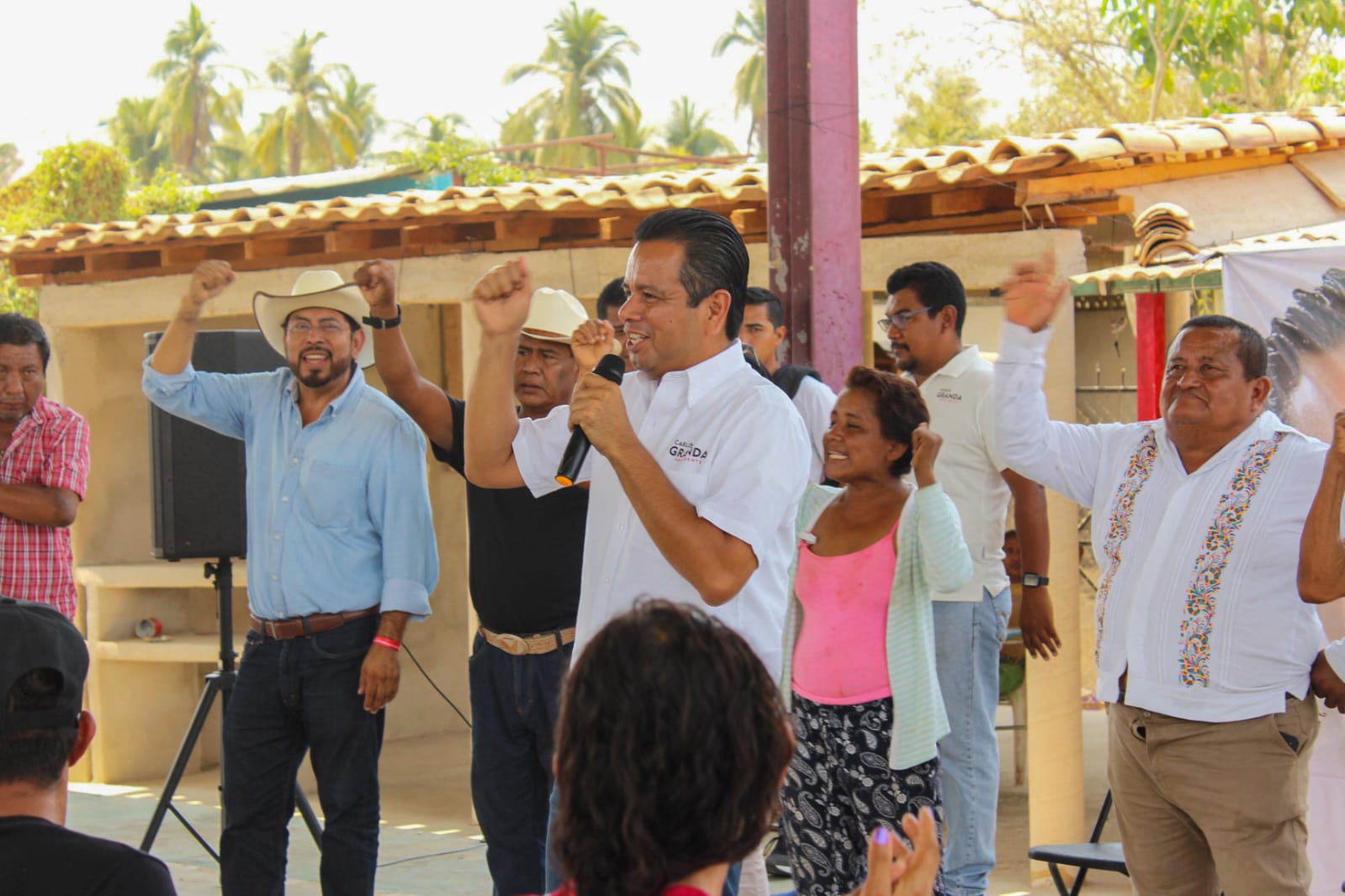 Recibe Carlos Granda el respaldo de habitantes de la zona rural