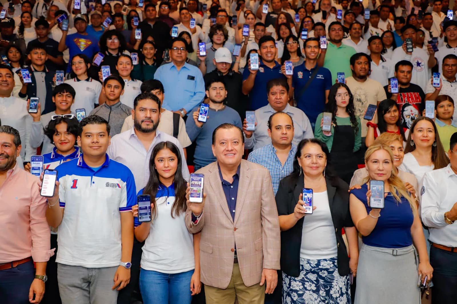 Presenta Javier Saldaña la aplicación móvil UAGro-App