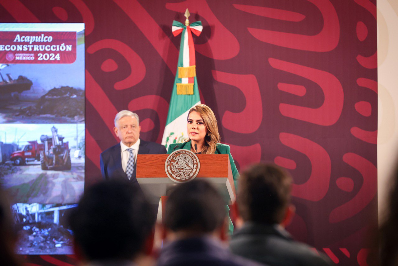A 8 meses de «Otis», Acapulco y Coyuca de Benítez, de pie: Evelyn Salgado a AMLO