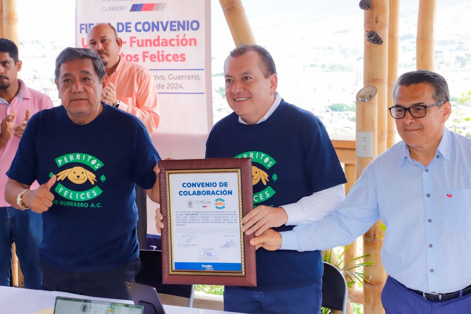 Firma la UAGro convenio de colaboración con la asociación civil «Perritos Felices»