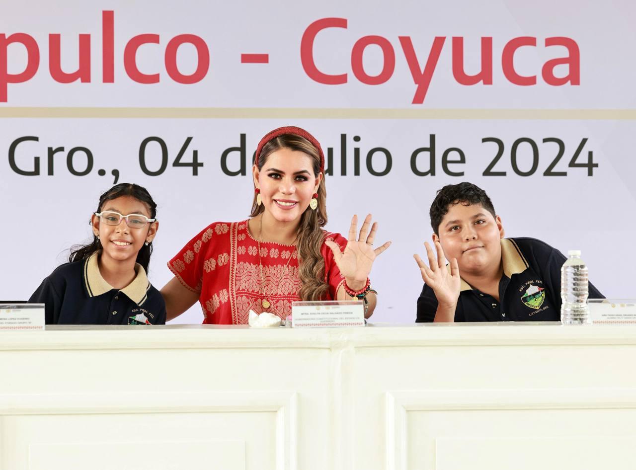 Entrega Evelyn Salgado más de 5 mil 600 lentes a estudiantes de Acapulco y Coyuca de Benítez