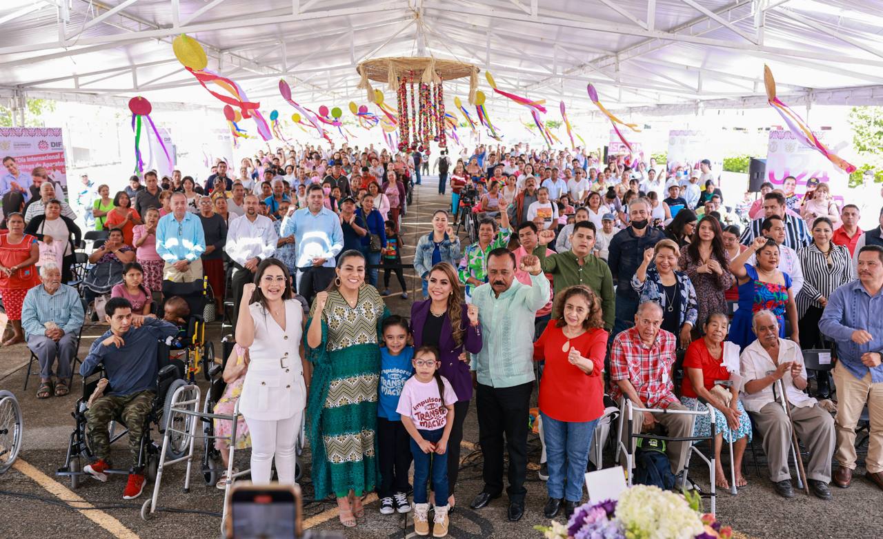 Entregan Evelyn y Liz Salgado aparatos funcionales para más de 400 personas