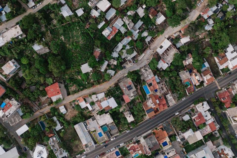 Entrega Jorge Sánchez más pavimentaciones en Zihuatanejo