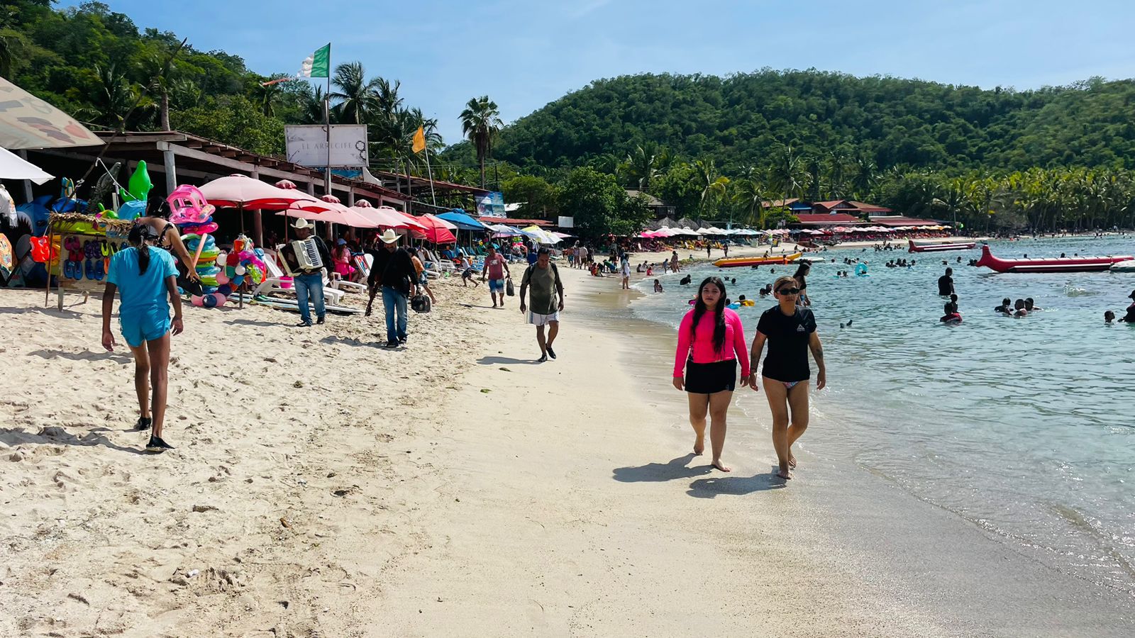 Mantienen Zihuatanejo e Ixtapa alta afluencia de visitantes nacionales y extranjeros