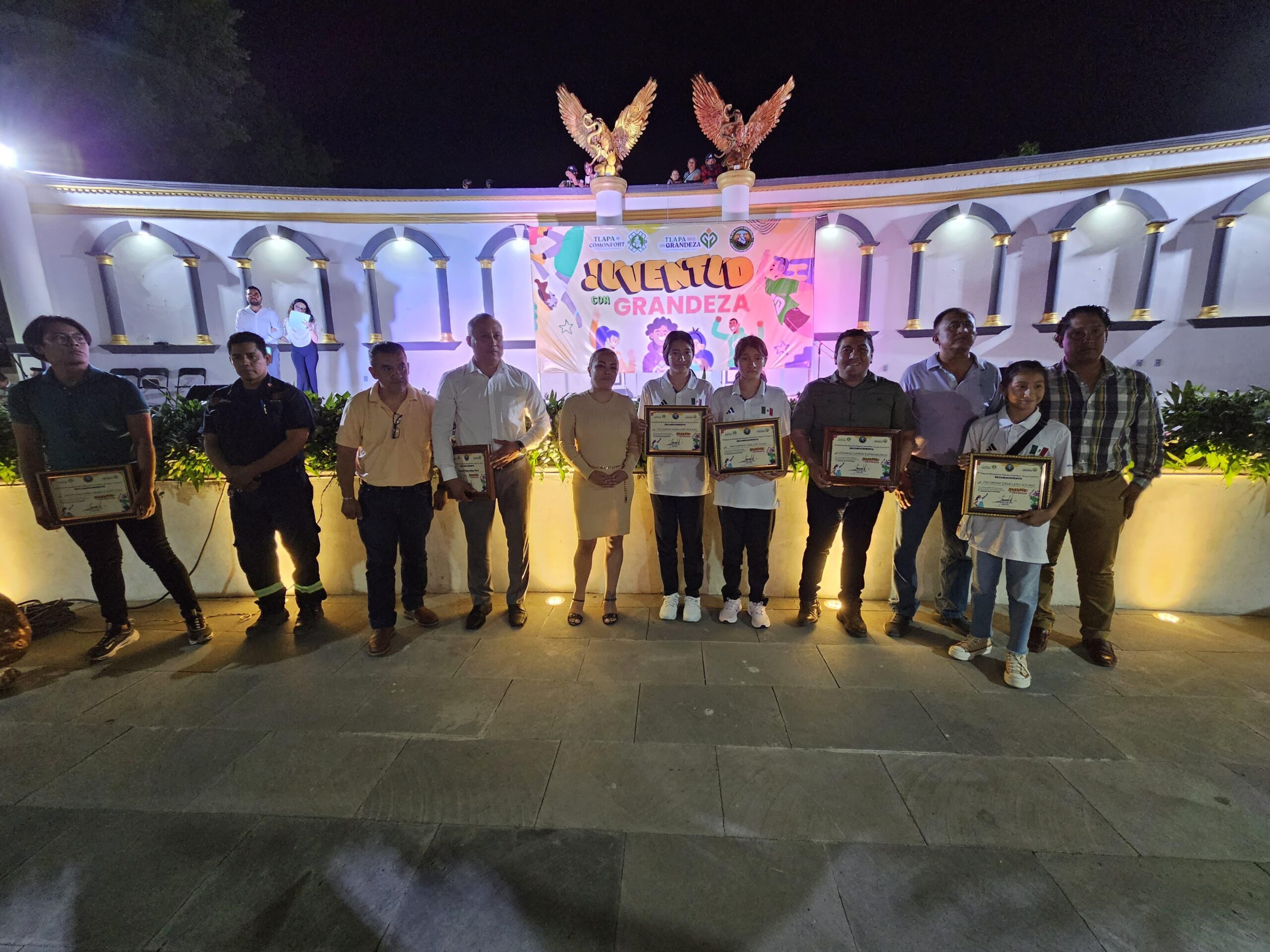 Celebran en Tlapa exitoso concurso de talentos juveniles