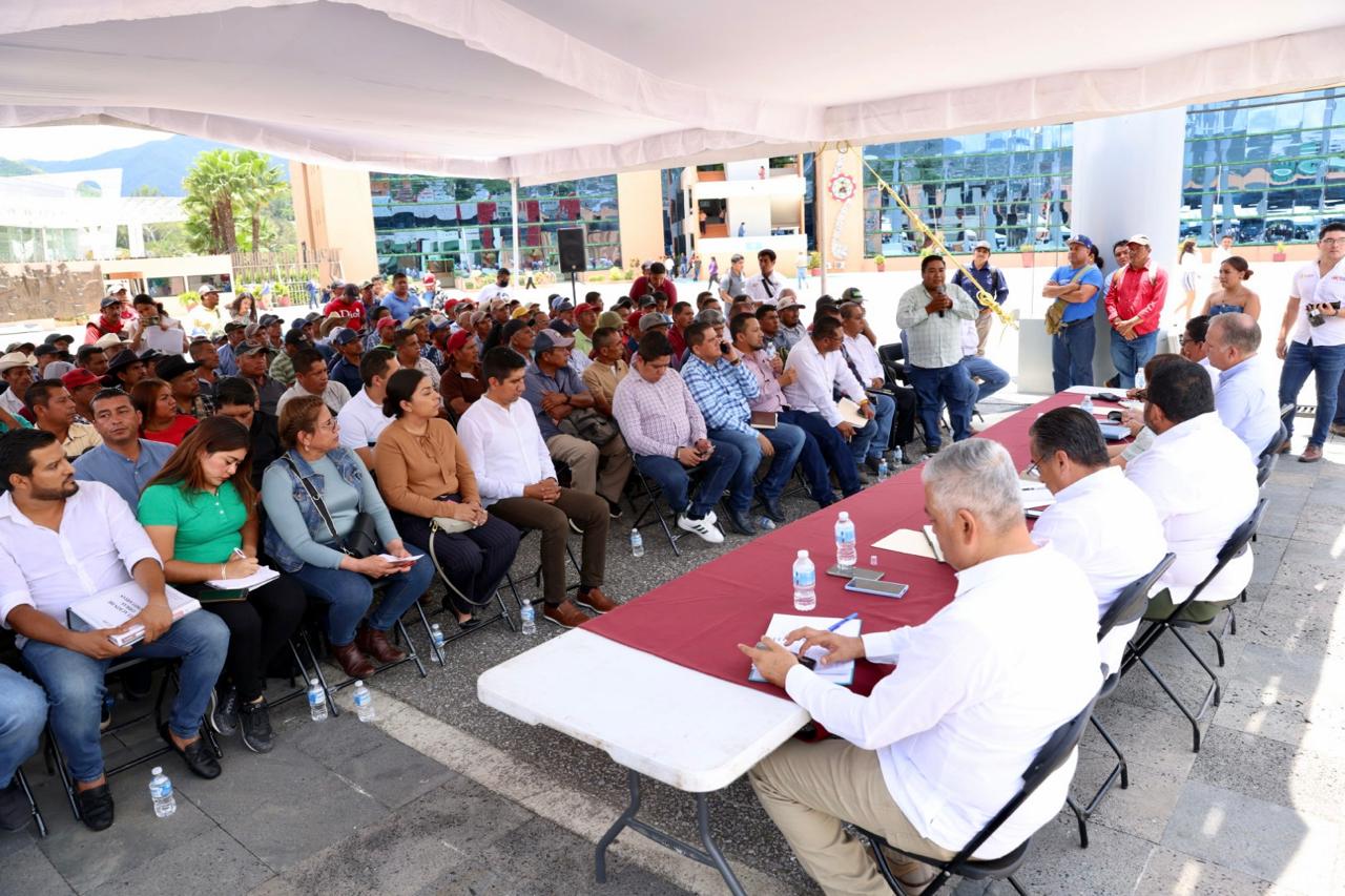 Atiende gobierno de Evelyn Salgado a autoridades de la zonas Centro y Montaña